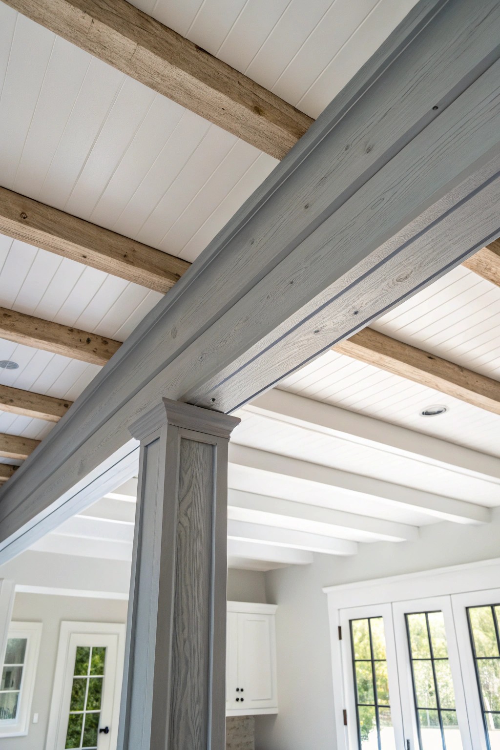 Modern charm: a painted beam transforms the ceiling with sleek simplicity.