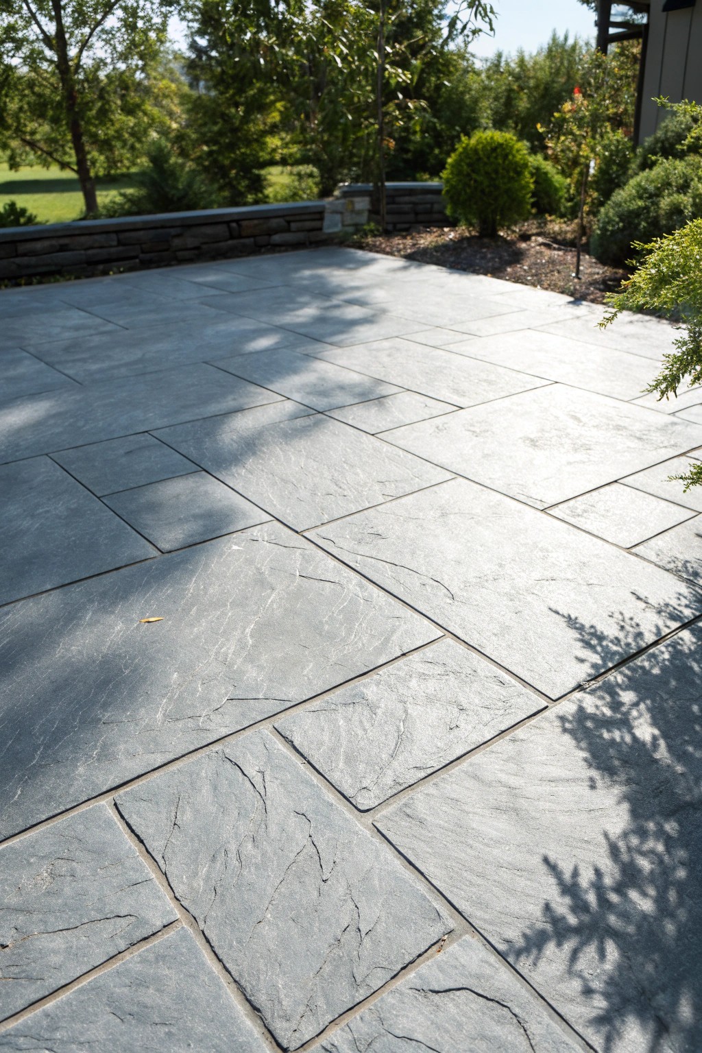 Effortless beauty: seamless slate textures for a tranquil patio retreat.