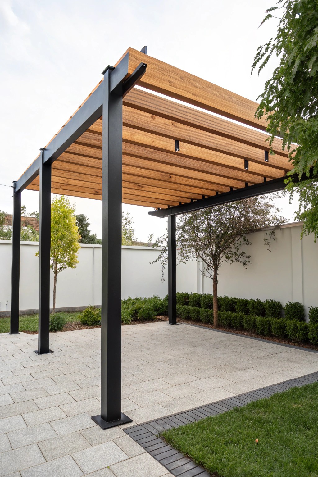 Where natural wood meets sleek steel: a modern pergola masterpiece.